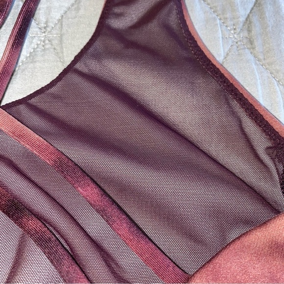 Victoriaβs Secret size. M Tie-dye sports bra - Picture 7 of 12